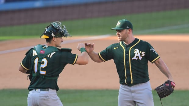 Liam Hendriks, Sean Murphy celebrate after Game 3 win